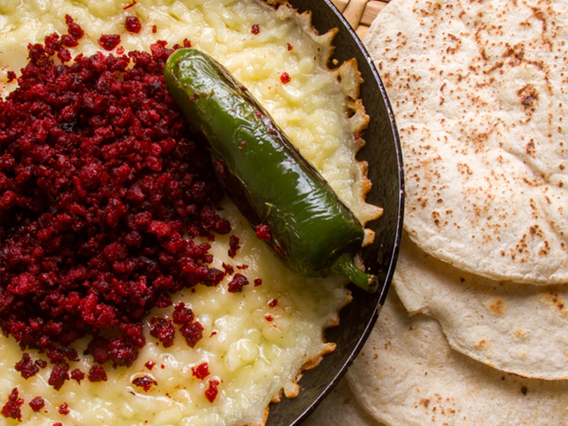 Queso Fundido con Chorizo